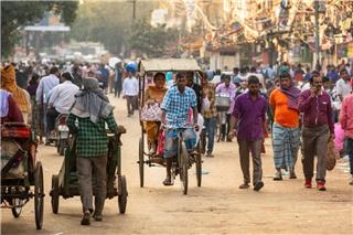 Τρία εκατομμύρια αξιωματούχοι ξεκινούν στην Ινδία την απογραφή του μεγαλύτερου πληθυσμού στον πλανήτη
