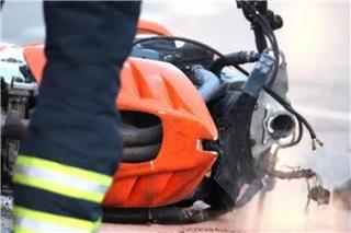 Θανατηφόρο τροχαίο στο Πικέρμι: Οδηγός Ι.Χ. πέρασε στο αντίθετο ρεύμα και συγκρούστηκε με μοτοσικλέτα