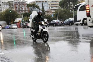 Κακοκαιρία: Αναστέλλονται οι διανομές από eFood, Wolt και Box
