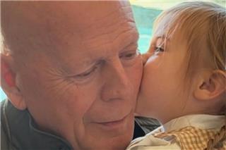 Η τρυφερή ανάρτηση της Ντέμι Μουρ με τον Μπρους Γουίλις και την εγγονή του