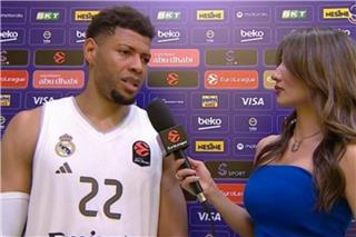 Ο ευρηματικός τρόπος της Τουρκάλας ρεπόρτερ Ντενίζ Ακσόι για να φτάσει στο ύψος τον Ταβάρες της Ρεάλ