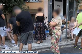 Διαβατήριο με παλιά ταυτότητα: Πολίτες κοιμήθηκαν έξω από αστυνομικό τμήμα για να προλάβουν την προθεσμία