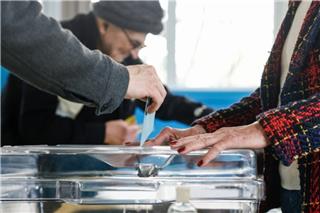 Τρεις άνθρωποι πέθαναν σε εκλογικά τμήματα στον δεύτερο γύρο των δημοτικών εκλογών στη Γαλλία