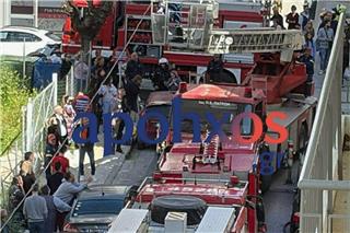 Πάτρα: Φωτιά σε πολυκατοικία - Επιχείρηση απεγκλωβισμού σε εξέλιξη