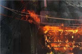 Ινδία: Τουλάχιστον 21 νεκροί από φονική πυρκαγιά σε ξενοδοχείο - Πηδούσαν στο κενό για να σωθούν