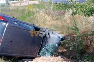 Τροχαίο με εγκλωβισμό οδηγού στη Θήβα