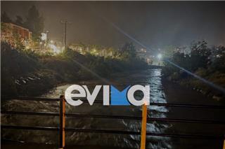 Δραματικές ώρες στη Βόρεια Εύβοια από την κακοκαιρία: Υπερχείλισε ο ποταμός Κηρέας