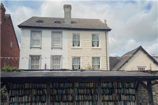 Ταξίδι στις σελίδες: 12 ευρωπαϊκοί προορισμοί για όσους ζουν μέσα στα βιβλία