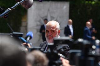 Αλβανία: Ο Έντι Ράμα αποκαλεί «ψέματα» τις πληροφορίες για το τουριστικό σχέδιο Κούσνερ