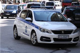 Θεσσαλονίκη: Οδηγός άνοιξε την πόρτα ΙΧ ενώ περίμενε στο φανάρι, χτύπησε οδηγό δικύκλου και έφυγε ανενόχλητη