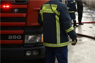 Εκρηξη και πυρκαγιά σε εργοστάσιο στα Εξαμίλια Κορινθίας
