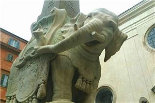 Βανδάλισαν ιστορικό γλυπτό στη Ρώμη: Αγνωστοι έσπασαν τον χαυλιόδοντα του «Μικρού Ελέφαντα» - Bίντεο