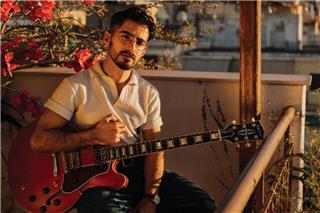 Ο Papazó κυκλοφόρησε το album «Το Μπαλκόνι του Papazó» και το παρουσίασε live στην οδό Αθηνάς