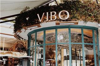 Η Αργυρώ Βάρδα μαγειρεύει στο Vibo Γλυφάδας στις 12 Νοεμβρίου με κρητικό μενού
