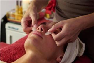 Orloff Spa Experts: Red Rose Crystal Facial στα €50 για το Red Dress Greece