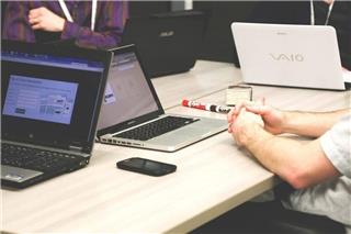 Κατώτατος μισθός: Κλειδώνει στα 930-940 ευρώ - Τι κερδίζουν δημόσιοι και ιδιωτικοί υπάλληλοι