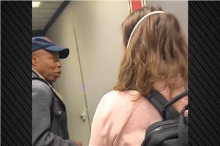 Ο άγριος τσακωμός του πρώην δήμαρχου της Νέας Υόρκης με γυναίκα στο αεροδρόμιο