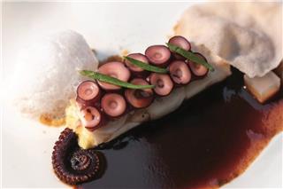 Χρυσοί Σκούφοι 2026: Αυτά είναι τα καλύτερα ελληνικά εστιατόρια για φέτος