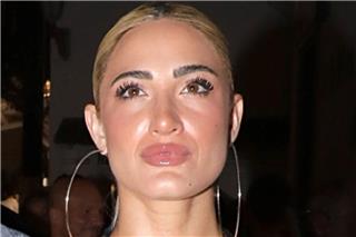 Απάντηση - κόλαφος της Τούνη σε αρνητικό σχόλιο - «Σας τα δείχνω όλα, αξίζει... »