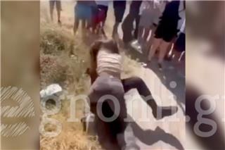 Σοκαριστικό βίντεο - Εύβοια: Αγριο ξύλο ανάμεσα σε δύο μαθήτριες Γυμνασίου