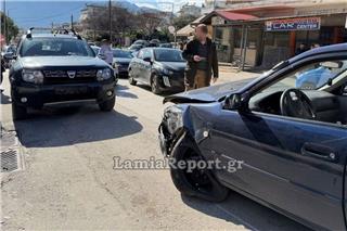 Σφοδρό τροχαίο στη Λαμία: Επιχείρησε προσπέραση σε κεντρικό δρόμο και προκάλεσε καραμπόλα