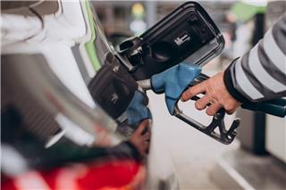 Καύσιμα: Πλαφόν στις τιμές θέτει η Πολωνία