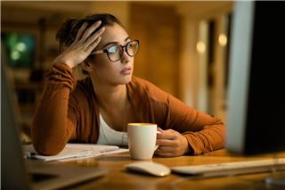 Σήμερα έμαθα: Γιατί η δουλειά με το ChatGPT σε κουράζει περισσότερο από την κανονική δουλειά; Το φαινόμενο AI «Brain Fry»