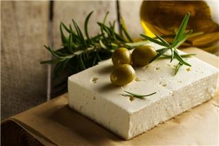 Ο Τραμπ απειλεί και τη φέτα: «Η διαμάχη επιδεινώνει τους δεσμούς Αμερικής με Ευρώπη»