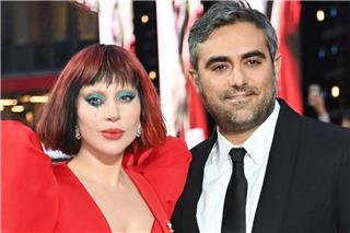 Lady Gaga: Ανακοίνωσε τον γάμο της στον «αέρα» της εκπομπής του Bruno Mars