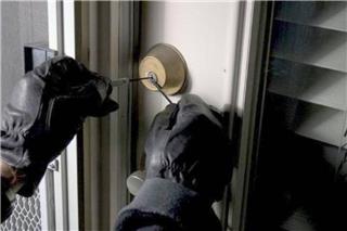 Θεσσαλονίκη: Έκανε απόπειρα ληστείας σε καφεκοπτείο, προσπάθησε να διαφύγει και έπεσε από 2,5 μέτρα