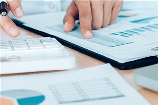 ΕΝΦΙΑ: Πώς θα εξασφαλίσετε την έκπτωση – Πότε έρχονται τα νέα «ραβασάκια»