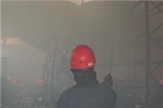 Κορωπί: Συνελήφθη 55χρονος άνδρας για την φωτιά σε δύο αποθήκες – Στάχτη έγιναν εμπορεύματα και εξοπλισμός