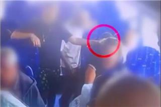 Ένας 13χρονος βάζει φωτιά στα μαλλιά μιας ανυποψίαστης γυναίκας μέσα σε λεωφορείο στο Ισραήλ