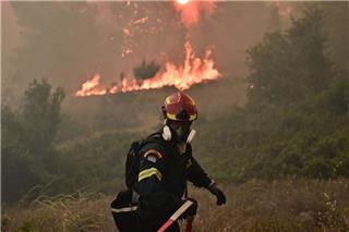 Φωτιά στον Μαρμαρά Χαλκιδικής – Χαμός στην περιοχή από τους κεραυνούς