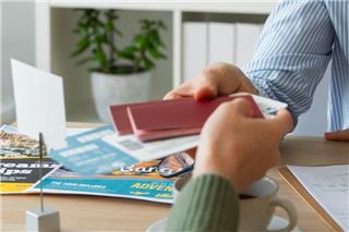 Τι αλλάζει στα ταξιδιωτικά πακέτα στην ΕΕ: Ποιοι οι νέοι κανόνες για αποζημιώσεις και επιστροφές