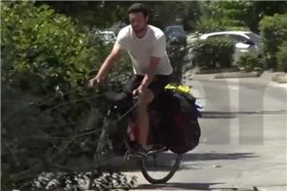 Γάλλος διέσχισε όλη την Ευρώπη με ποδήλατο και έπεσε θύμα κλοπής στην Ελλάδα από Ρομά