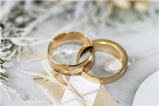 Σκηνές τρόμου σε γαμήλιο γλέντι στο Μενίδι: Ξυλοκόπησαν καλεσμένο και τον έσυραν στην πίστα