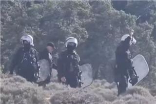 Γαύδος: Επέμβαση ΜΑΤ για αυτοσχέδιες καλύβες σε παραλίες