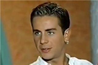 Tο σπάνιο βίντεο του 1994: Όταν ο Γιώργος Μαζωνάκης έκανε την πρώτη του τηλεοπτική εμφάνιση