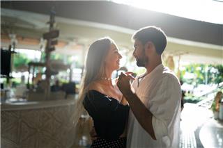 Πως το «throning» έχει γίνει ένα από τα μεγαλύτερα προβλήματα στις εpωτικές σχέσεις