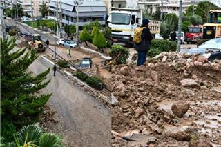 Γλυφάδα: Έργα του ΔΕΔΔΗΕ «δείχνει» ο Δήμαρχος για τις καταστροφές - Τι απαντά ο Διαχειριστής