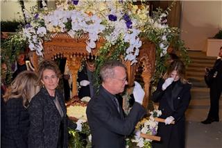 Ο Τομ Χανκς κράτησε τον Επιτάφιο σε εκκλησία στο Λος Αντζελες, δείτε φωτογραφία