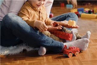 Νταντάδες της γειτονιάς, σε όλη τη χώρα – Πότε ανοίγει η πλατφόρμα