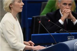 Η Ούρσουλα φον ντερ Λάιεν καλεί τον Καναδά να γίνει το πρώτο συνδεδεμένο μέλος της ΕΕ