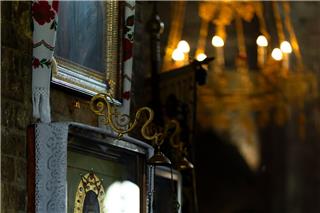 Έκλεψε εκκλησία και έκρυψε τα κλοπιμαία σε παρτέρι - Πού τον τσάκωσαν