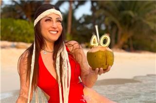 Η Ιωάννα Παλιοσπύρου γιόρτασε τα 40ά γενέθλιά της στις Μαλδίβες: Μια συναρπαστική δεκαετία ξεκινά, γράφει