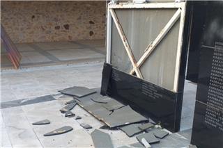 Βανδάλισαν το μνημείο των 200 εκτελεσθέντων στο σκοπευτήριο της Καισαριανής, μετά την αποκάλυψη των ιστορικών φωτογραφιών