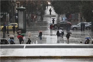 Έρχεται κακοκαιρία με βροχές και βουτιά της θερμοκρασίας: Τι λένε οι μετεωρολόγοι