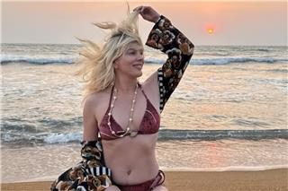 Σμαράγδα Καρύδη: Οι φωτογραφίες με μπικίνι και τα βίντεο από τον Ινδικό Ωκεανό