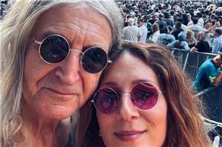 Νίκος Καρβέλας: Δύο γάμοι, τρία παιδιά και οι 4 γυναίκες της ζωής του πέρα από τη Βίσση